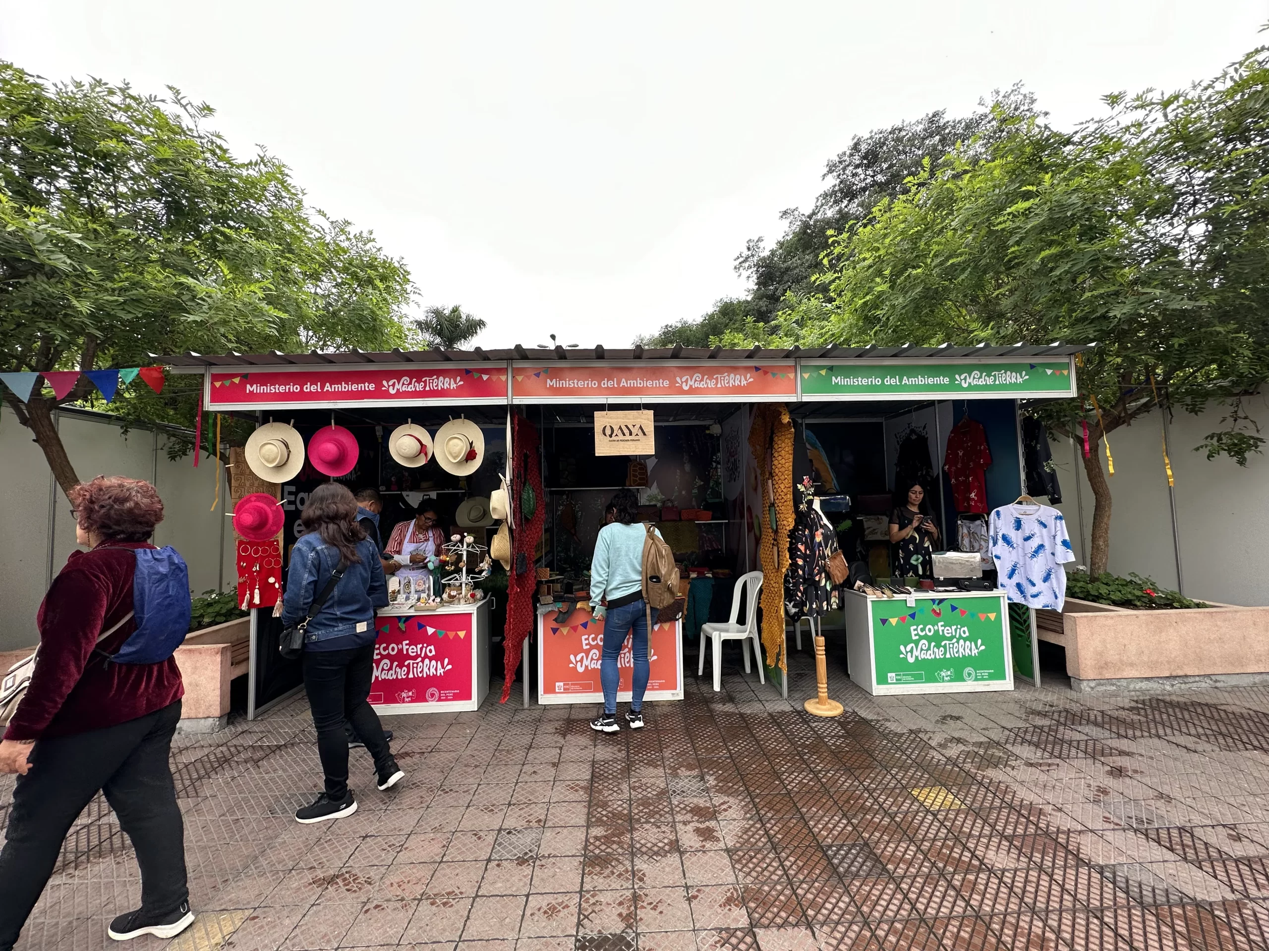 STANDS CON TECHO